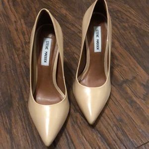 Steve Madden nude pumps